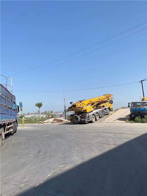 新宁县25吨吊车的租赁价格大概是多少？